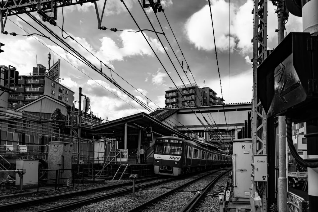 北品川駅構内、この左側に高架の駅ができあがる！