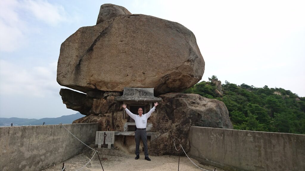 悠久の時が流れる石の島「小豆島重岩」