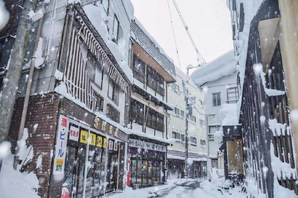 しんしんと降る雪、肘折温泉の温泉街