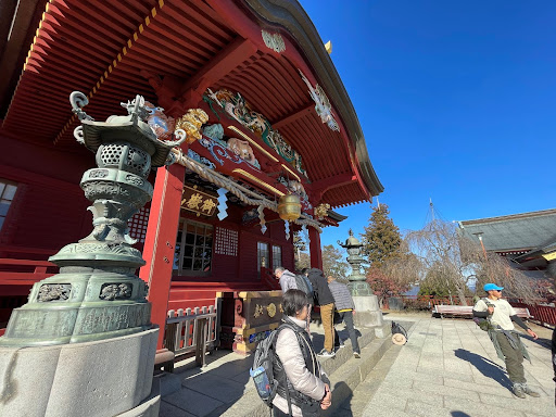 山頂の武蔵御嶽神社は今も多くの参拝がある