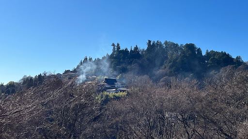 今も山上に集落があり、生活が営まれている