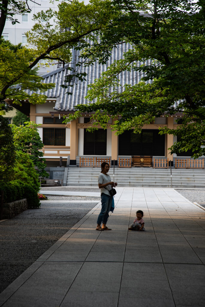 地域の子供たちの憩いの場、霊巌寺