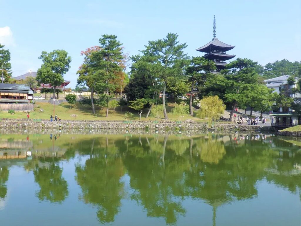 猿沢池と興福寺五重塔