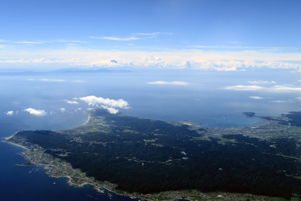 房総半島から見え隠れする姿を