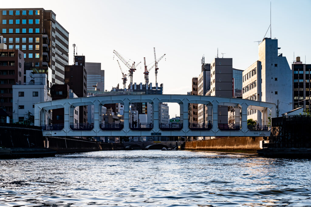 日本橋川と豊海橋（隅田川から）