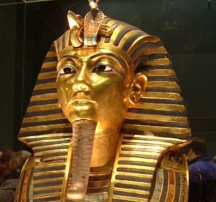 砂に埋もれた古代エジプトのファラオの夢を追う 世界最大の巨大遺跡観光、カイロ郊外のピラミッドからルクソールを経てアブシンベルへ | ツーリズム ...