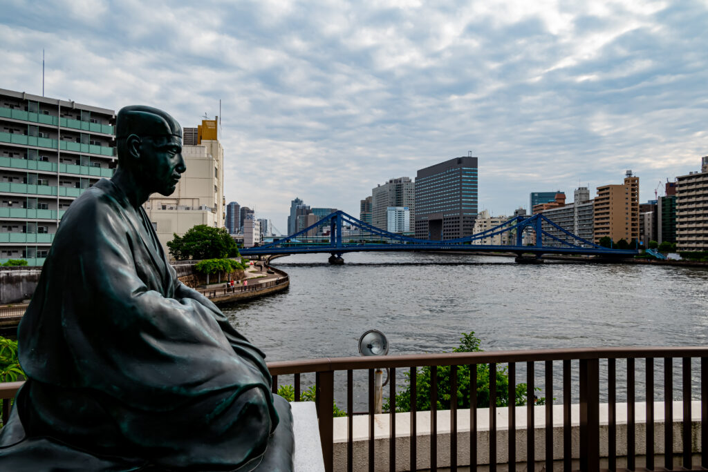 松尾芭蕉も見守る清洲橋（小名木川との合流点）