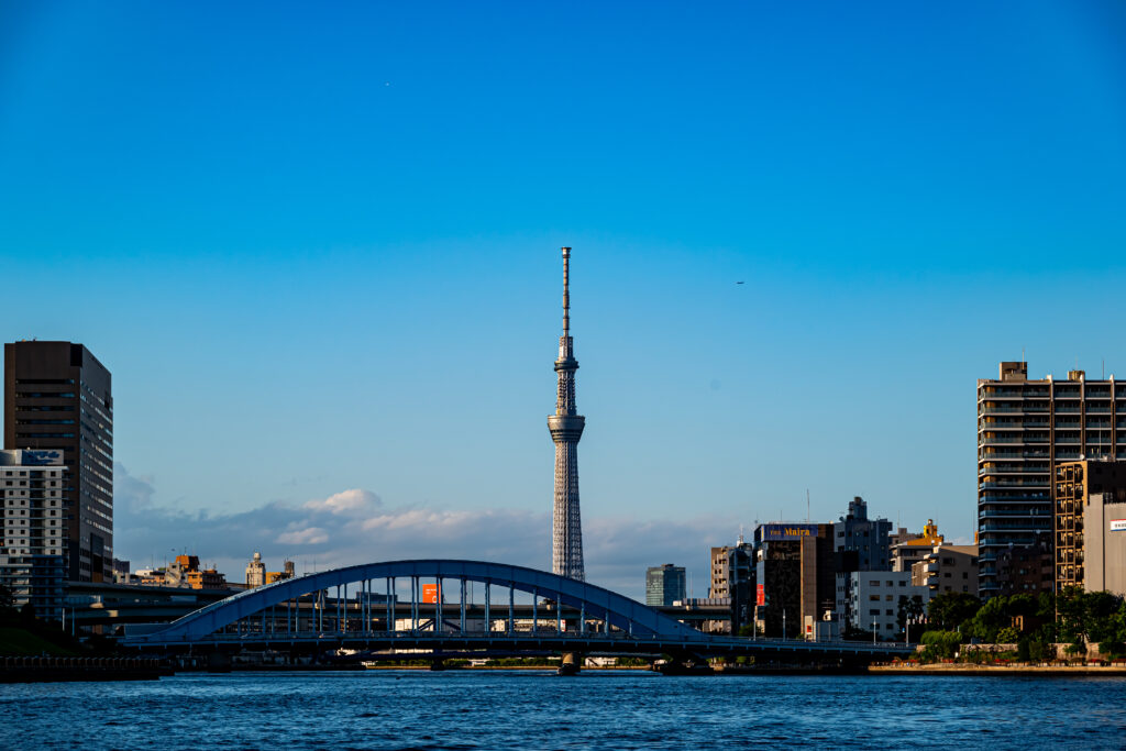 帝都東京の門、永代橋（右手が深川の町）