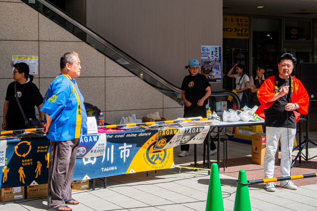 村上田川市長と須藤プロデューサー