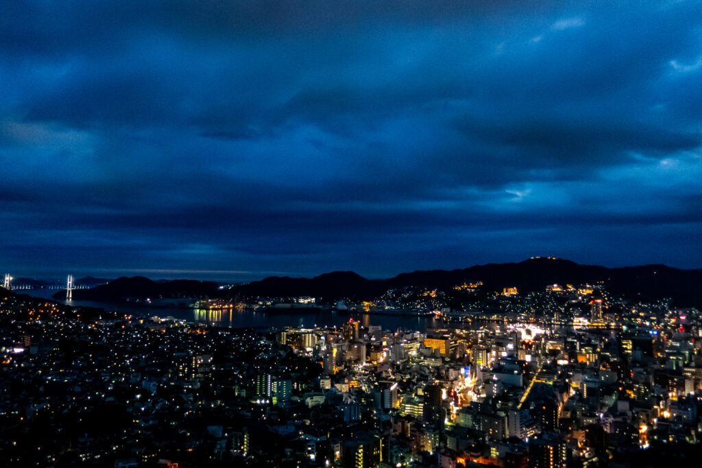 眼下の音もくっきりと、風頭山の夜景