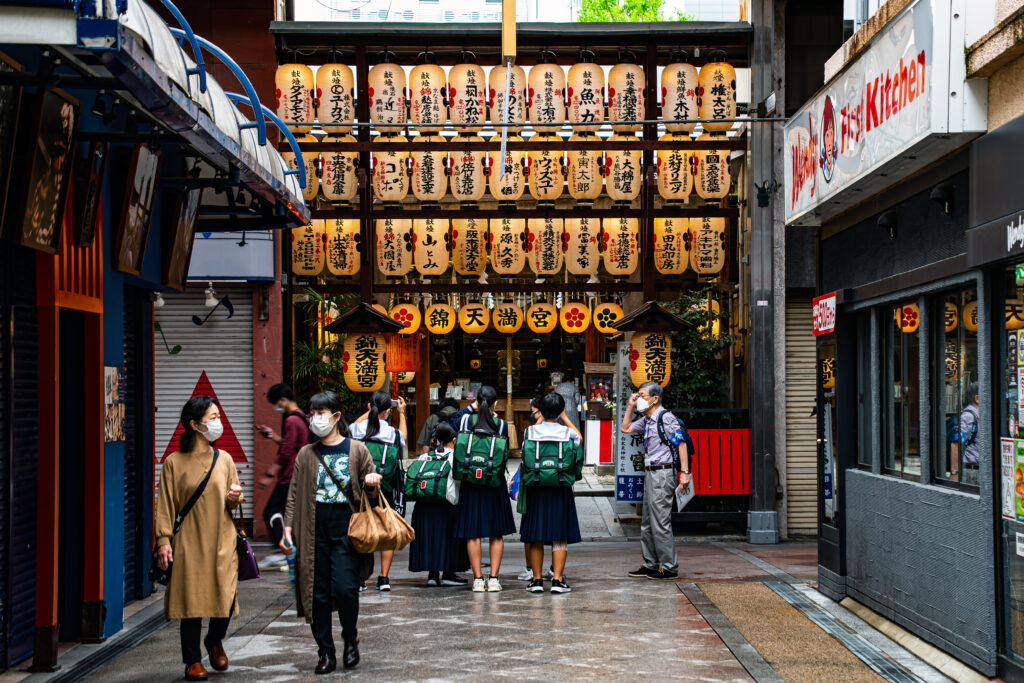 京都の修学旅行は、説明人がきちんと付き、学習的効果を高めている