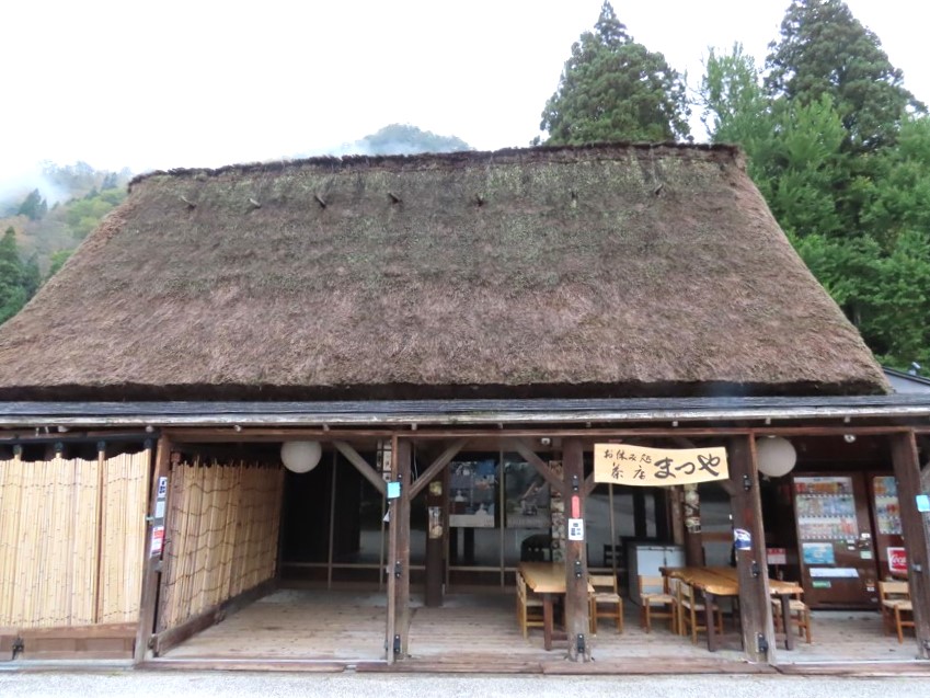 集落内にあるお土産・飲食店