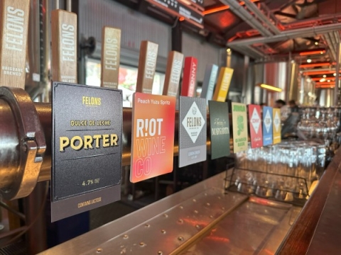 Felons Brewing Coのクラフトビールタップ