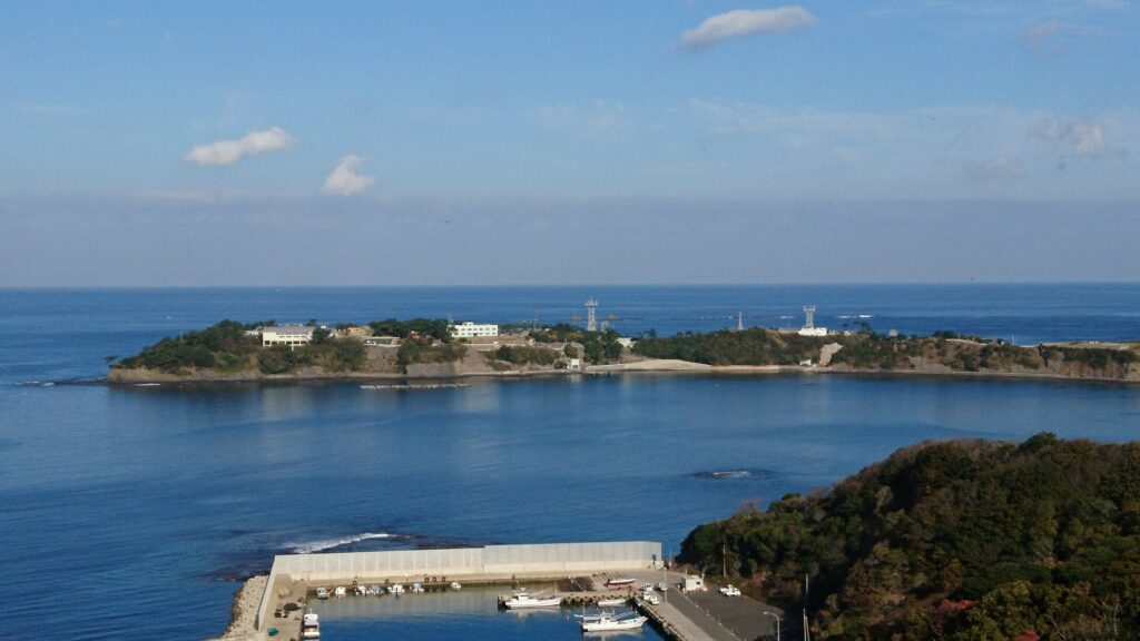 対馬西岸から対馬海峡を望む