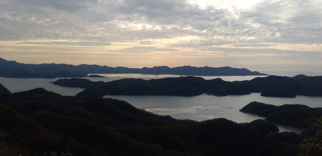 対馬浅茅湾。その先は韓国釜山 2020年11月