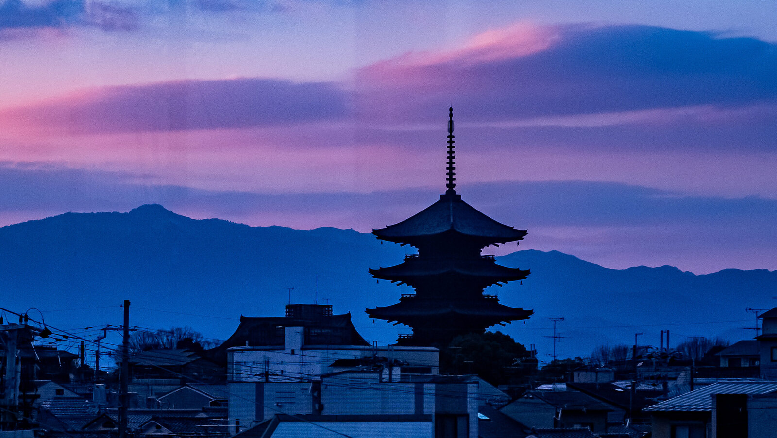 京都 東寺・五重塔 _ 東寺 五重塔 内部公開 – 東寺夜桜ライトアップ – RZZHI