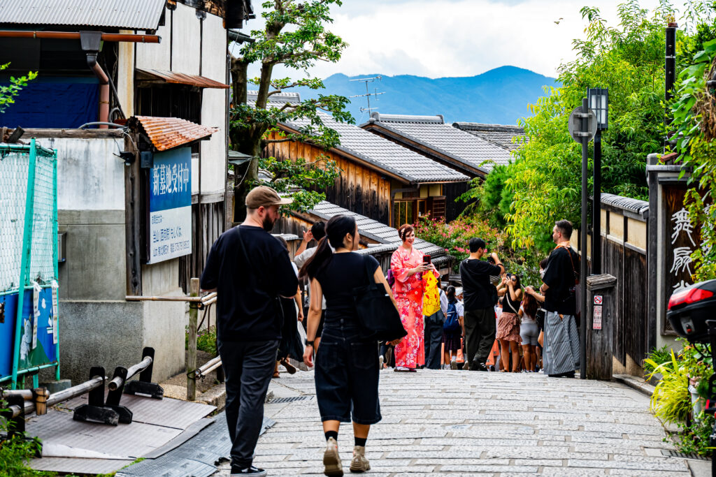 着物姿の外国人が多く、「えせ」は長続きしない