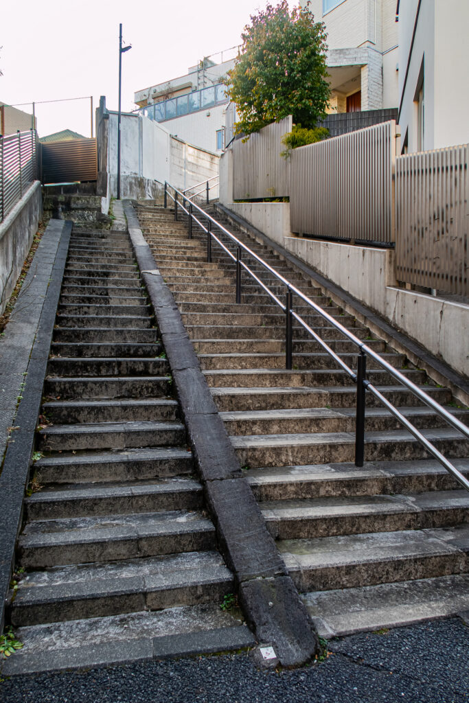 一番下の段差が錯覚を起こす「お化け階段」