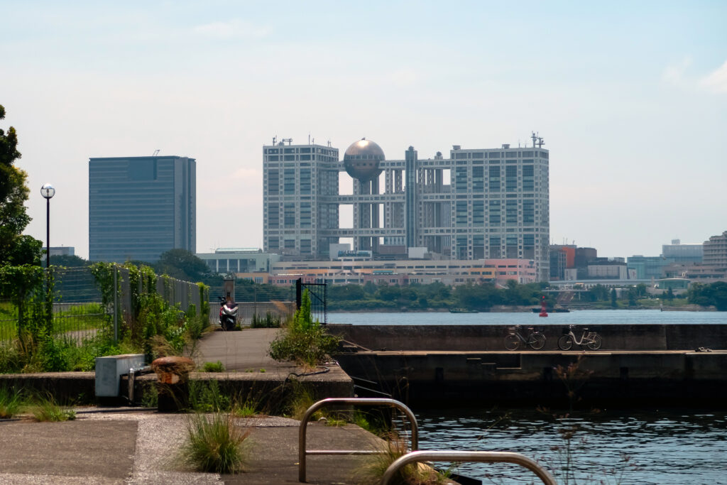 レインボーブリッジのたもとからお台場方面を愛でる