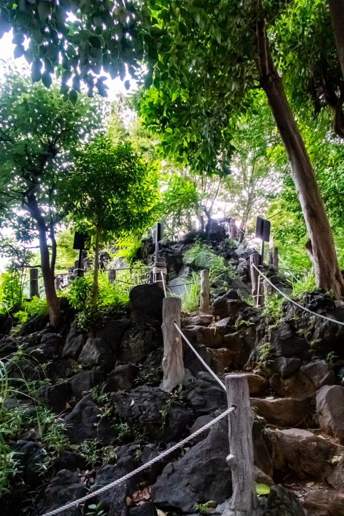 都内最古の「千駄ヶ谷富士塚」