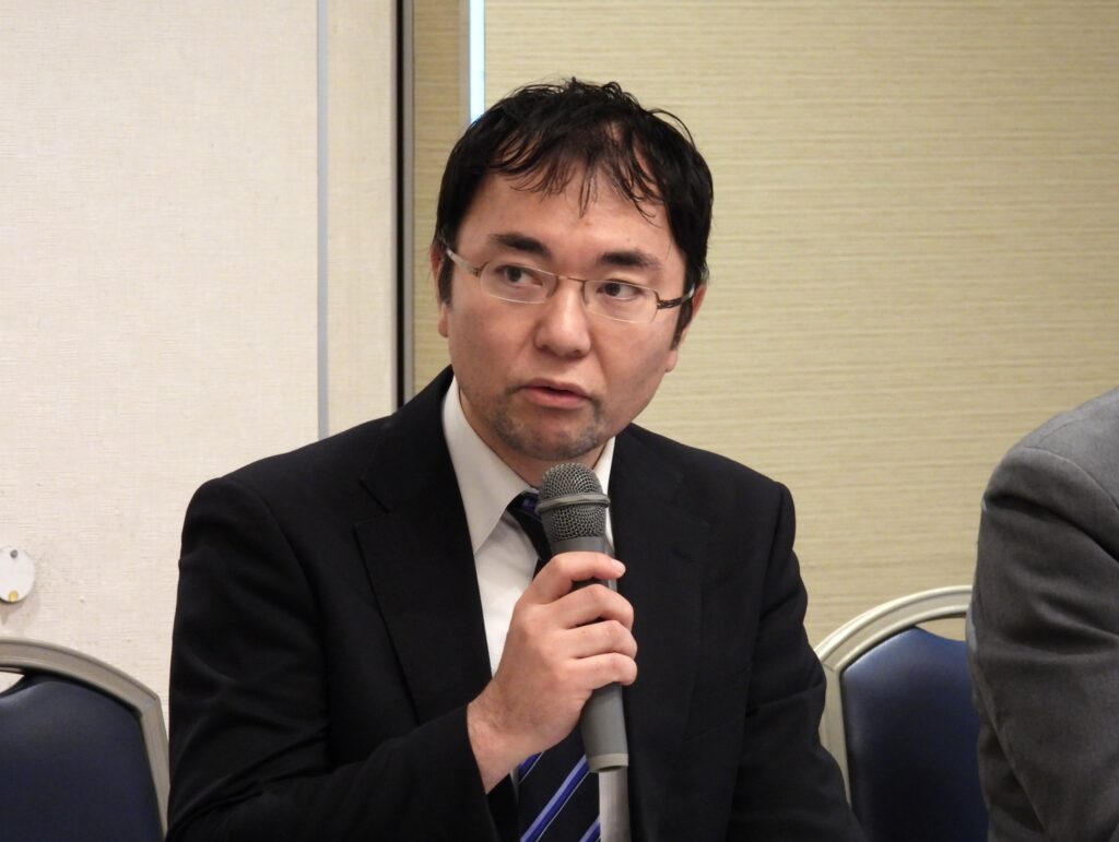 財務省理財局国有財産企画課政府出資室の二宮室長