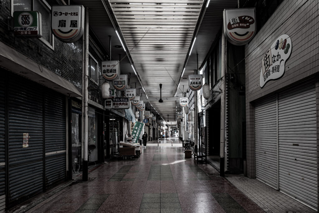 ほとんどシャッターの閉まった田川ごとうじ銀天街