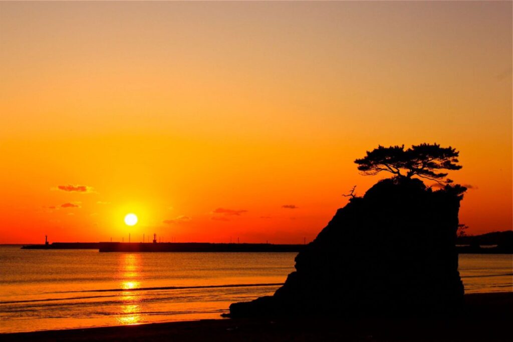 「稲佐の浜」に沈む夕日
