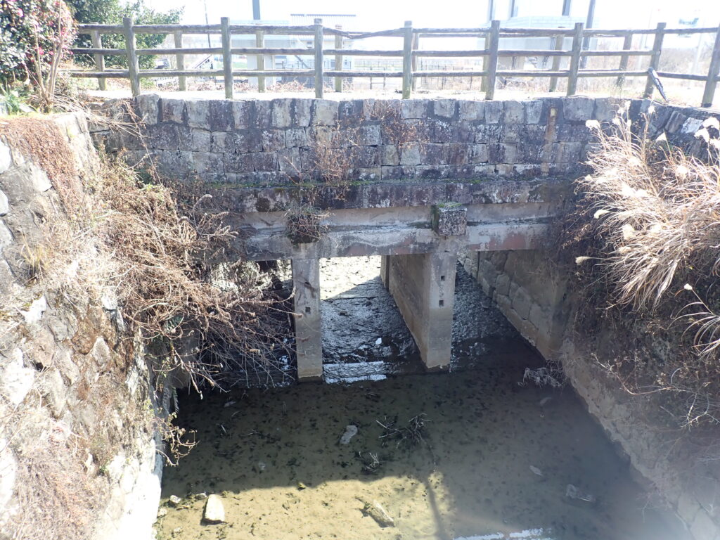 石工の技術で築かれた「大鞘樋門(おざやひもん)」