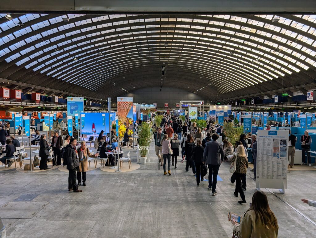 会場となったニースエキシビションセンターは外光が取り入れられた心地よいスペース