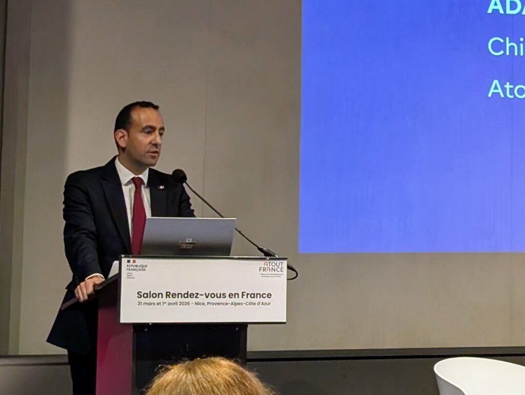 2030年に向けてのビジョンを力強く語るウビュイCEO