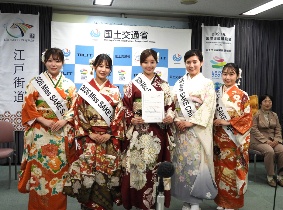 初代アンバサダーに選ばれたMiss SAKEの5人