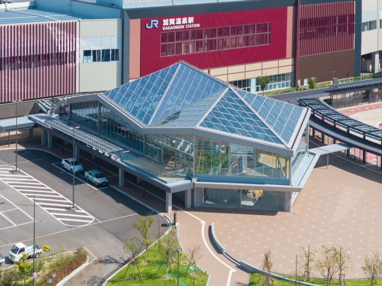 加賀温泉駅前広場 タカノクリエイト ソラミ ガレリア