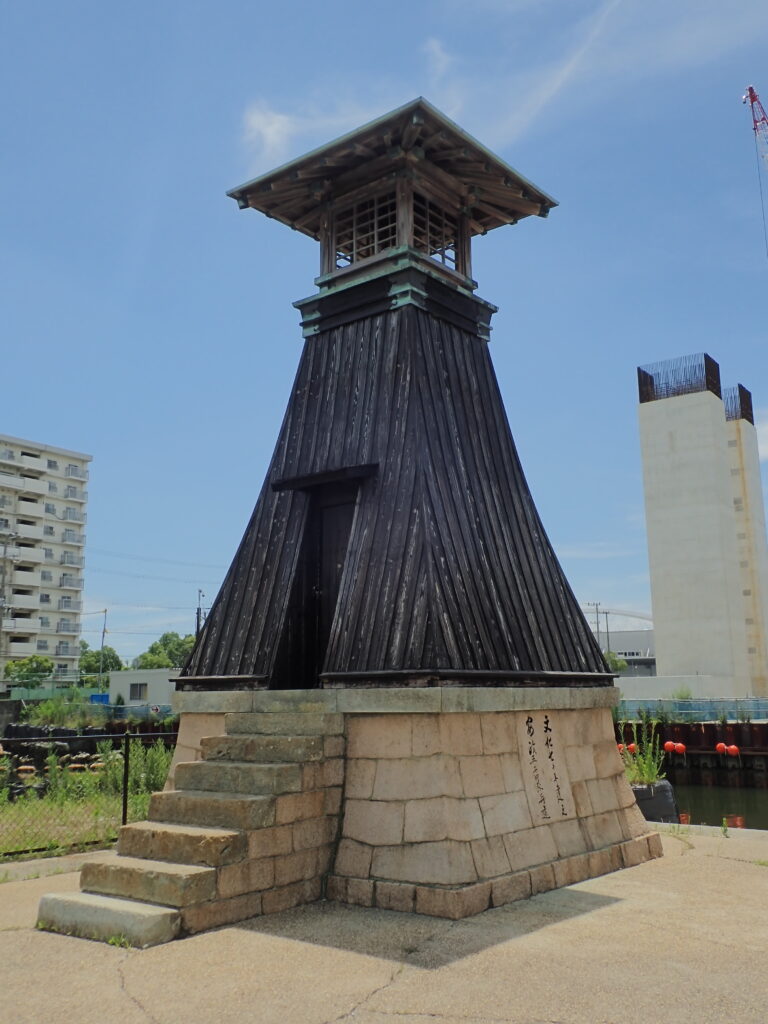 樽廻船を見守った今津燈台